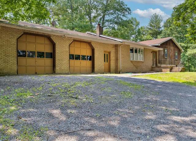 Property at 368 Jaguar Dr, Inwood, WV 25428, 3 beds, 2.5 baths