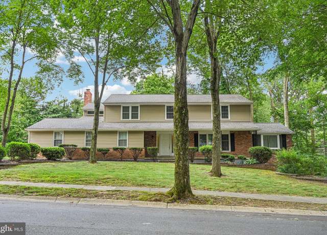 Property at 2002 Brandywood Ln, Wilmington, DE 19810, 4 beds, 2.5 baths
