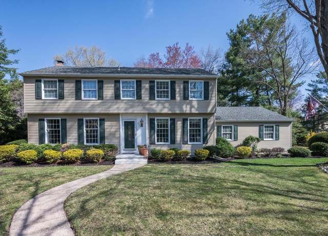 Property at 319 Tavistock Dr, Medford, NJ 08055, 4 beds, 2.5 baths