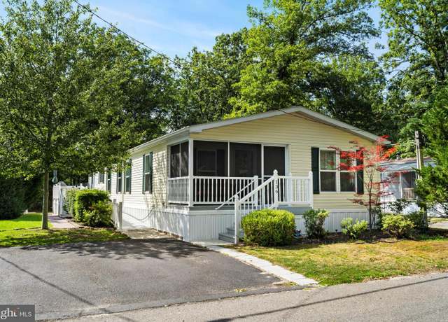 Property at 136 Chestnut Dr, Barnegat, NJ 08005, 3 beds, 2 baths