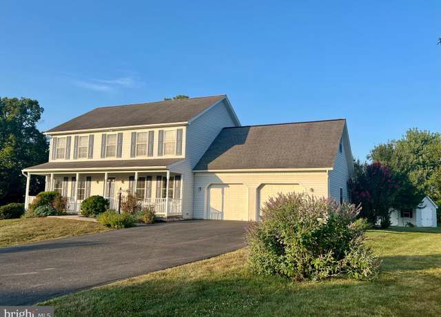 Property at 232 Creekwood Dr, Greencastle, PA 17225, 4 beds, 2.5 baths