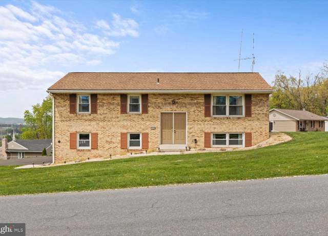 Property at 10 E Summit Dr, Stevens, PA 17578, 3 beds, 2 baths