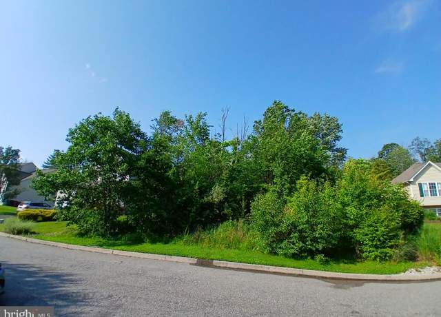 Property at 1876 Glen Eagles Dr, Pottstown, PA 19464