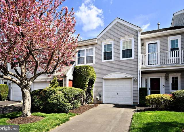 Property at 702 Santa Anita Dr, North Wales, PA 19454, 3 beds, 2.5 baths