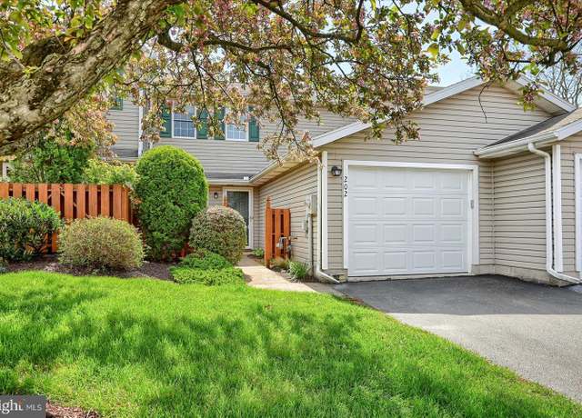 Property at 202 Bentwood Ln #18, York, PA 17408, 2 beds, 1.5 baths