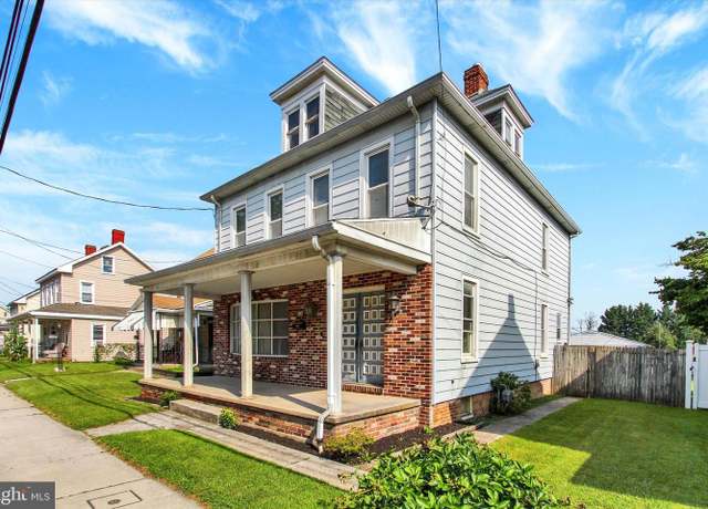 Property at 814 York St, Hanover, PA 17331, 4 beds, 2 baths