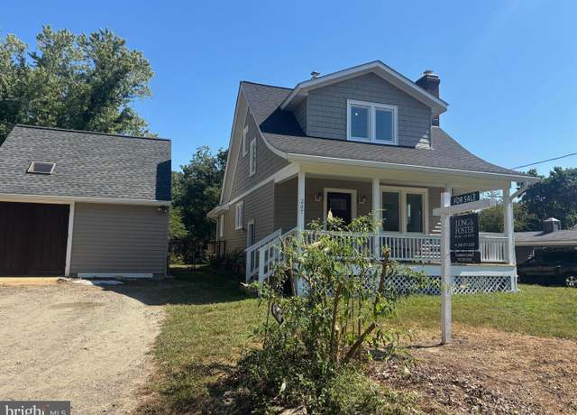 Property at 207 Hillcrest Dr, Fredericksburg, VA 22401, 3 beds, 2 baths