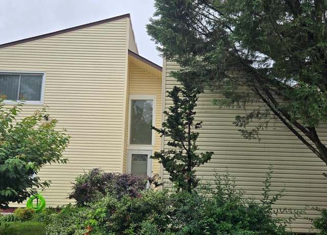 Property at 350 Juniper Ct, Herndon, VA 20170, 4 beds, 2 baths