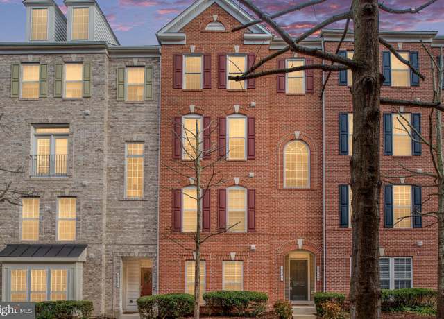 Property at 2224 Margraf Cir, Woodbridge, VA 22191, 2 beds, 2.5 baths