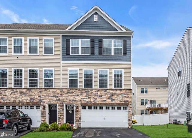 Property at 482 Monte Farm Rd, Mount Laurel, NJ 08054, 3 beds, 2.5 baths