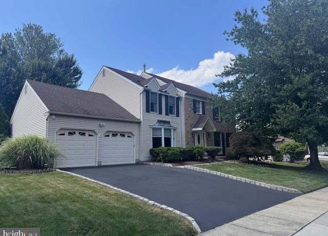 Property at 10 Gillian Dr, Kendall Park, NJ 08824, 4 beds, 2.5 baths