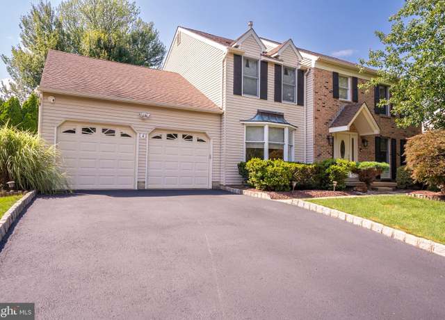 Property at 10 Gillian Dr, Kendall Park, NJ 08824, 4 beds, 2.5 baths