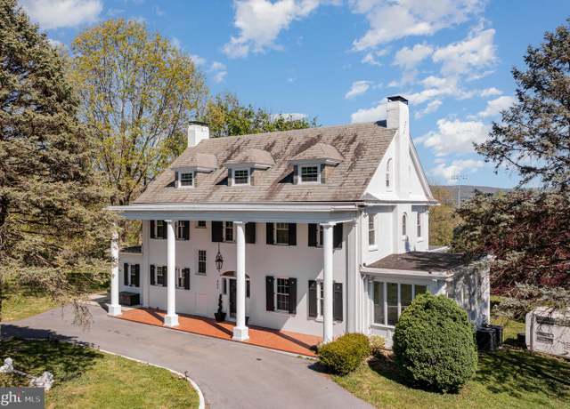Property at 403 E Fourth St, Waynesboro, PA 17268, 5 beds, 4 baths