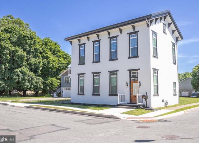 Property at 301 Walnut, Selinsgrove, PA 17870, 2 beds, 3 baths