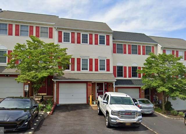 Property at 215 Robin Hill Cir, York, PA 17404, 3 beds, 1.5 baths