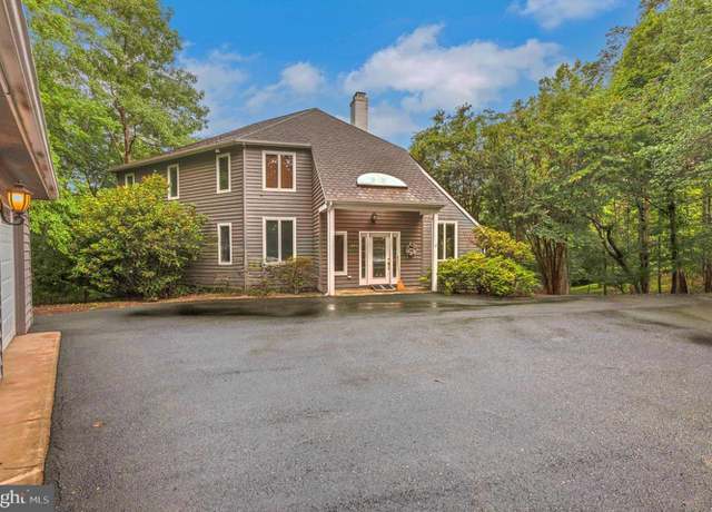 Property at 1425 Clearbrook Ln, Charlottesville, VA 22911, 5 beds, 4.5 baths