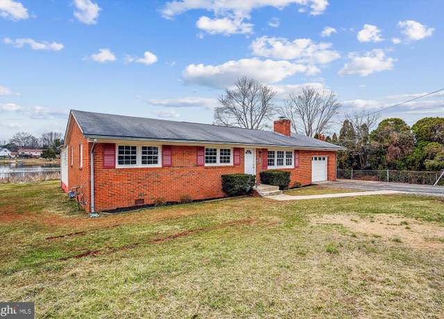 Property at 7714 Huron Dr, Gainesville, VA 20155, 3 beds, 3 baths