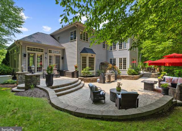 Property at 206 May Ln, Edgewater, MD 21037, 5 beds, 4.5 baths