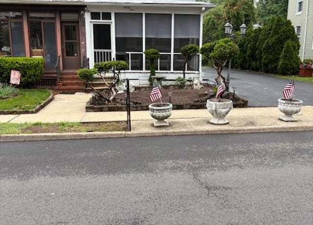 Property at 33 E Union St, Bordentown, NJ 08505, 3 beds, 1 bath