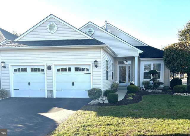 Property at 39 Vineyard Ct, Monroe Twp, NJ 08831, 3 beds, 2 baths