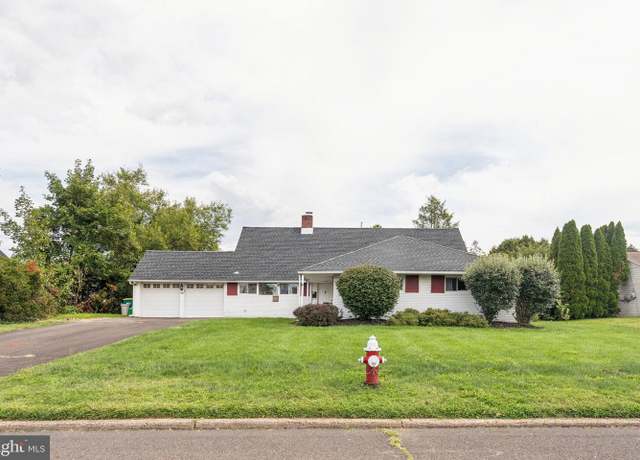 Property at 28 Rust Hill Rd, Levittown, PA 19056, 4 beds, 3 baths