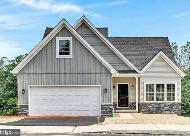 Property at 18 Family Dr, Carlisle, PA 17013, 4 beds, 2.5 baths