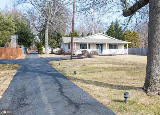 Property at 213 S 10th St, North Wales, PA 19454, 3 beds, 2.5 baths