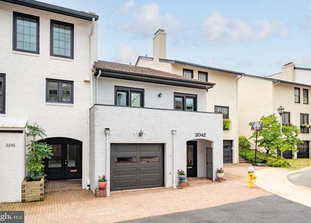 Property at 2042 N Abingdon St, Arlington, VA 22207, 3 beds, 3.5 baths