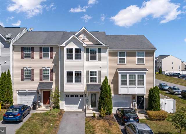 Property at 14 Venetian Ct, Hedgesville, WV 25427, 3 beds, 3 baths