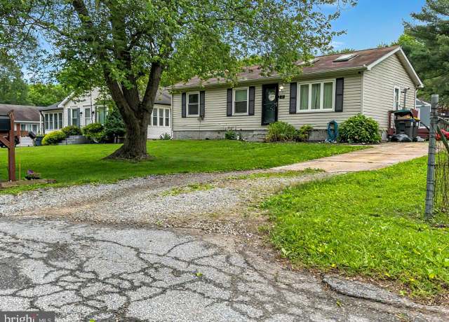 Property at 13 Deer Run Dr, Newark, DE 19702, 4 beds, 2 baths