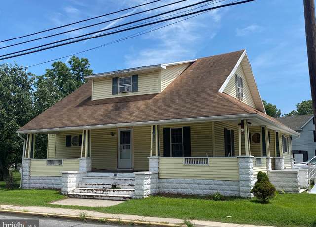 Property at 206 Market St, Seaford, DE 19973, 4 beds, 2 baths