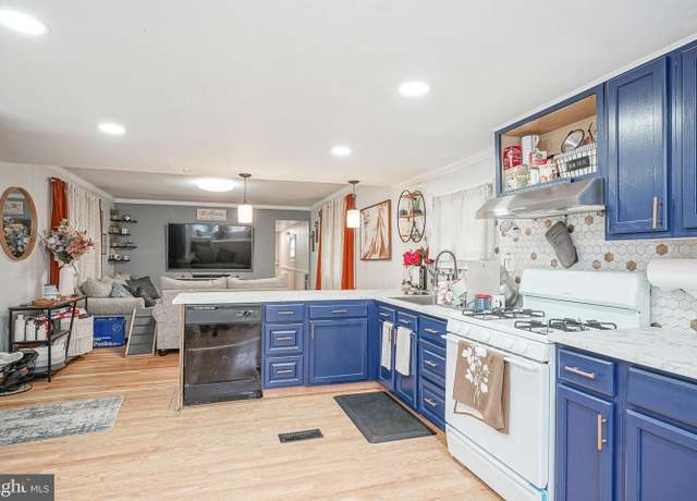 Property at 318 Kentucky Ave, Williamstown, NJ 08094, 2 beds, 1 bath