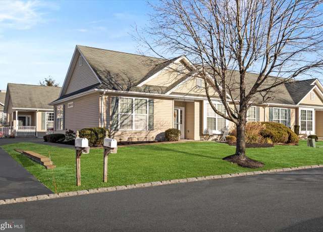Property at 14 Winkle Ct, Whiting, NJ 08759, 2 beds, 2 baths