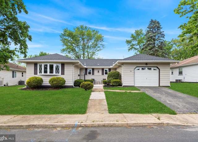 Property at 3 Grenada St, Toms River, NJ 08757, 2 beds, 2 baths