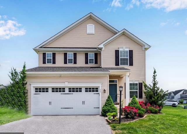 Property at 11 Kestrel Dr, Mechanicsburg, PA 17050, 4 beds, 2.5 baths