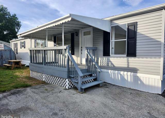 Property at 885 Buttonwood Ave, Spring City, PA 19475, 2 beds, 1 bath