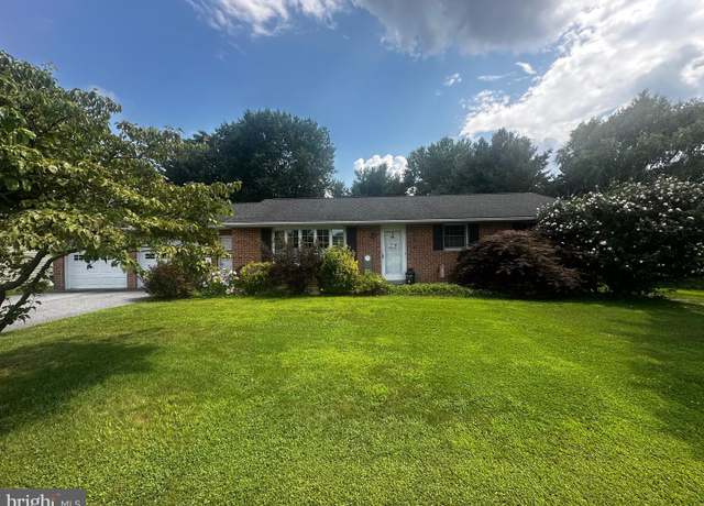 Property at 916 Spring Garden St, Elizabethtown, PA 17022, 3 beds, 2.5 baths