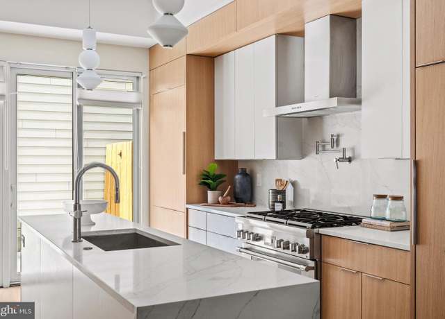 Property at 518 S 21st St, Philadelphia, PA 19146, 4 beds, 4.5 baths