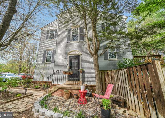 Property at 6151 Green Hollow Ct, Springfield, VA 22152, 4 beds, 3.5 baths