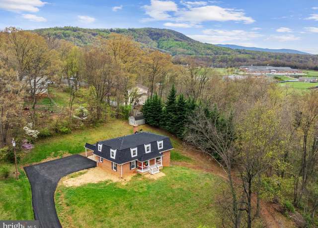 Property at 420 Luray Ave, Front Royal, VA 22630, 5 beds, 2.5 baths