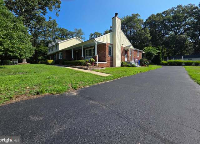 Property at 4870 Leonardtown Rd, Waldorf, MD 20601, 4 beds, 3 baths