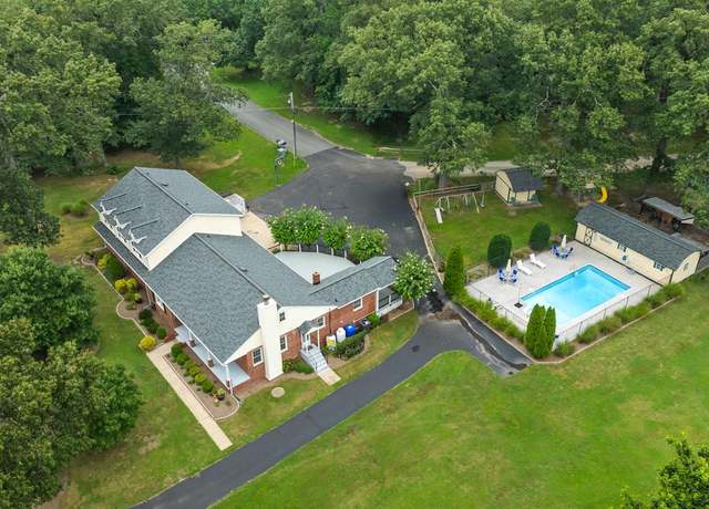 Property at 4870 Leonardtown Rd, Waldorf, MD 20601, 4 beds, 3 baths