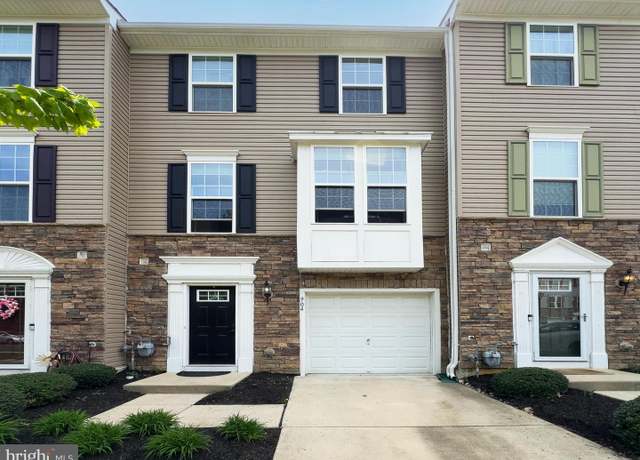 Property at 904 Emerson Ct, Clementon, NJ 08021, 3 beds, 2.5 baths
