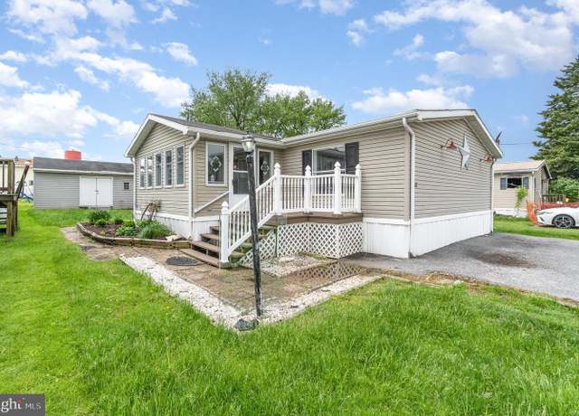 Property at 465 Manor Dr, New Oxford, PA 17350, 3 beds, 2 baths