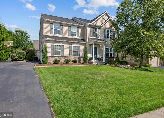 Property at 1653 E Thistle Dr, Wyomissing, PA 19610, 4 beds, 3 baths