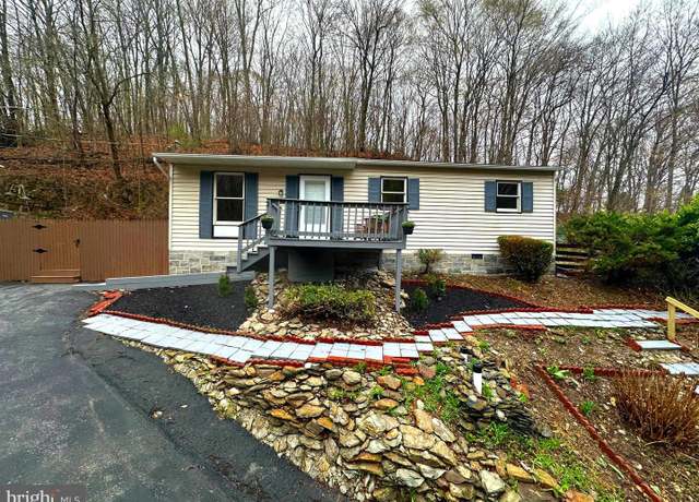 Property at 94 S Park Ave, Coatesville, PA 19320, 3 beds, 1 bath