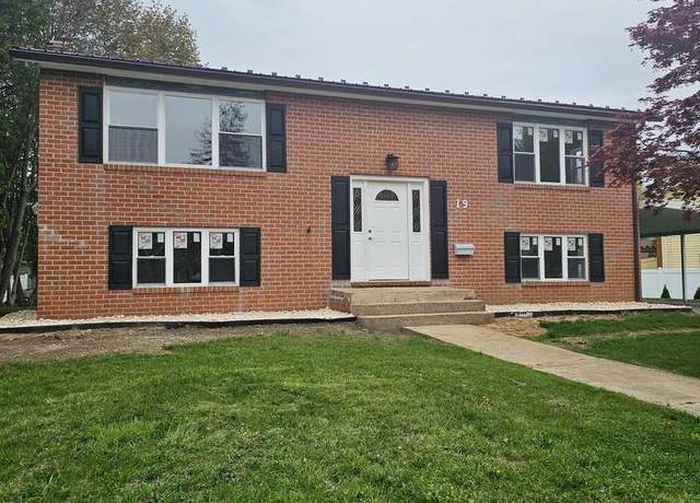 Property at 19 Edgelea Dr, Chambersburg, PA 17201, 4 beds, 2 baths