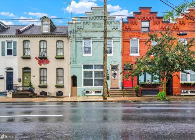 Property at 242 E Walnut St, Lancaster, PA 17602, 3 beds, 1.5 baths