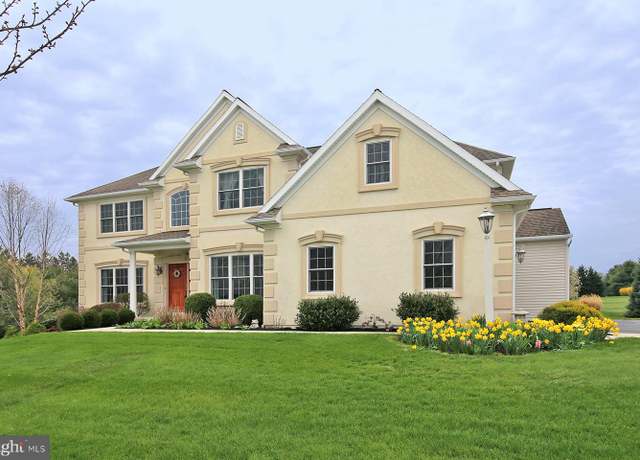 Property at 931 Meadowood Cir, Lebanon, PA 17042, 4 beds, 4 baths