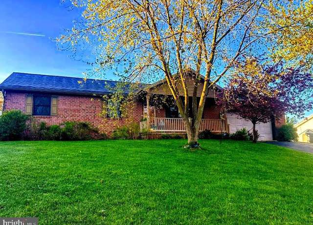 Property at 26 Farmington Dr, York, PA 17407, 3 beds, 2.5 baths